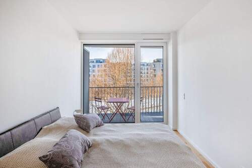 Schlafzimmer mit Zugang zum Balkon - 