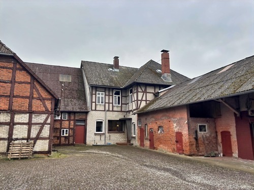 Innenhof mit Teilansicht - 