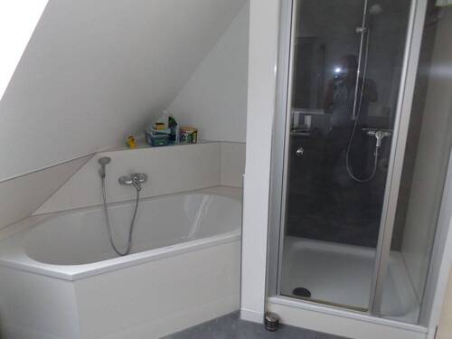 Eckbadewanne und Dusche - 2 Zimmer Etagenwohnung zur Miete in Titisee-Neustadt