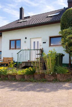 Vorderansicht - Modernisiertes Reihenmittelhaus in Öhringen-West - Top Lage