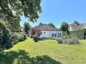 Bungalow-Badendorf-Rückseite und Garten - 