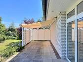 Bungalow-Badendorf-Terrasse mit Markise - 