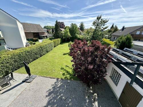 Blick vom Balkon in den Garten - 