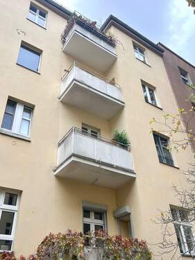 Balkone (Hofseite) - Etagenwohnung mit 94,00 m² in Berlin zum Kaufen