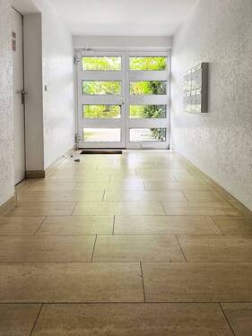 Treppenhaus_8 - Etagenwohnung mit 81,00 m&sup2; in Essen zum Kaufen