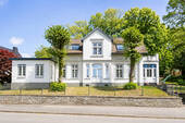 Titel - Elegantes Einfamilienhaus mit 3 Wohneinheiten, zentral in Bergedorf