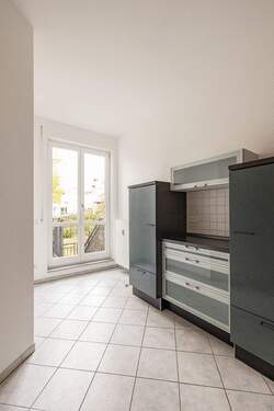 Weitere Ansicht Küche mit Zugang zur Terrasse - 