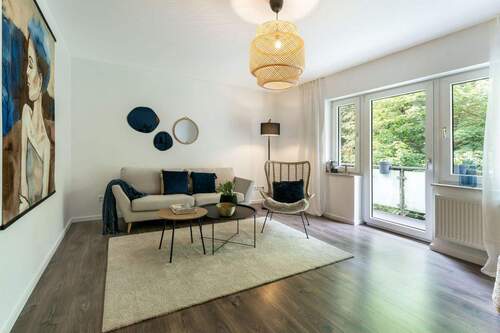 Wohnzimmer Bild 1 - Charmantes 3 Zimmer Domizil: mit sonnigem Balkon und Einbauküche