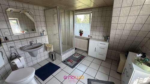 Bad mit Dusche im OG - 