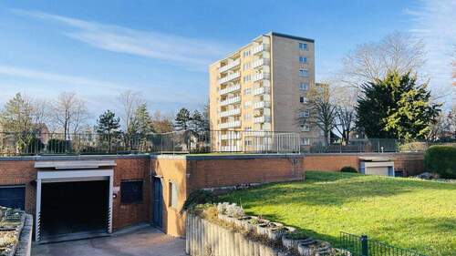 Haus und Garageneinfahrt - Etagenwohnung mit 70,00 m&sup2; in Norderstedt zum Kaufen