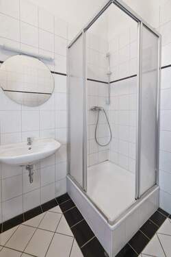 Bad_1 - Etagenwohnung mit 171,80 m&sup2; in Freiburg im Breisgau zum Kaufen