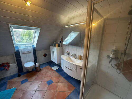 Helles Badezimmer im Obergesch - 