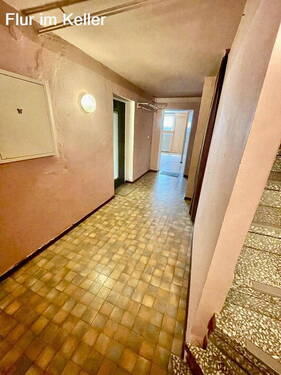 Flur im Keller - 