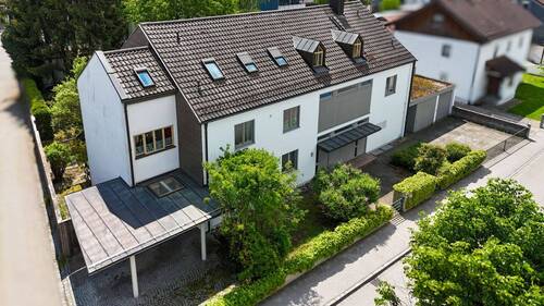 Eingangsseite - Großzügiges Dreifamilienhaus mit großem Garten und vermieteter Einheit
