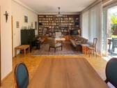 Hauptwohnung EG: Essbereich mit Blick auf das Wohnzimmer - 1 Zimmer Mehrfamilienhaus, Wohnhaus in Burghausen
