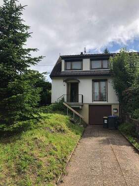 Vorderansicht - Wannemacher Immobilien **** ( RESERVIERT) Einseitig angebautes Wohnhaus in ruhiger schöner Lage von Merchweiler ****