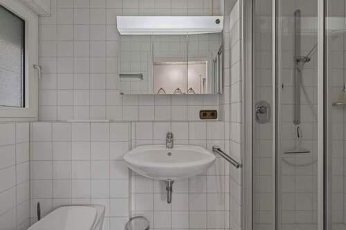 Badezimmer- Einliegerwohnung - 