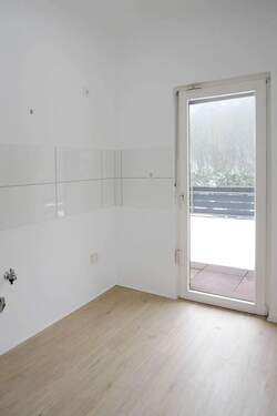 Küche mit Balkonzugang - 