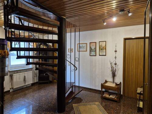 Treppenhaus Hauptwohnung - 