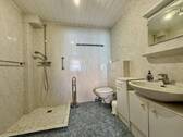 gefliestes Duschbad - 