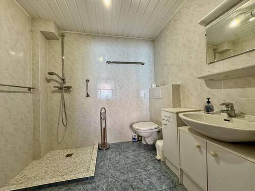 gefliestes Duschbad - 