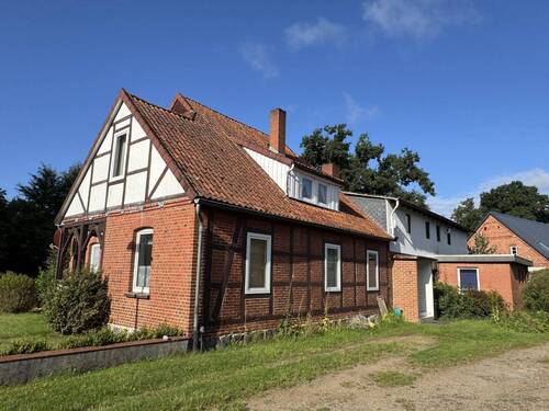 Ansicht Fachwerkteil - 1 Zimmer Mehrfamilienhaus, Wohnhaus in Wrestedt