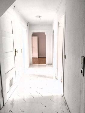 Flur DG (2) - 6 Zimmer Etagenwohnung zum Kaufen in Pforzheim