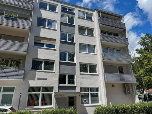 Außenansicht (Eingang) - 3 Zimmer Etagenwohnung zum Kaufen in Burghausen