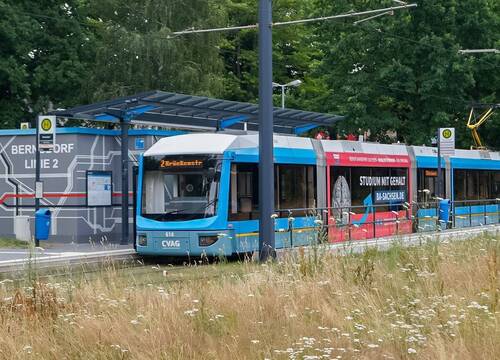 mit Bus und Bahn problemlos ins Stadtzentrum - 