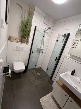 Bad mit Dusche - 