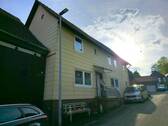 Straßenansicht - Charmantes Einfamilienhaus in Delihausen mit Garten
