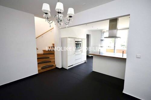 Küche + Essbereich - 3 Zimmer Etagenwohnung in Frankfurt am Main