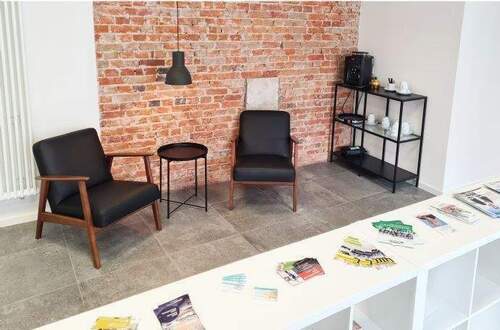 Kundenlounge mit Kaffeemaschine - Büro mit 12,00 m&sup2; in Bad Essen zur Miete