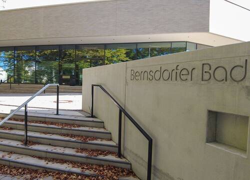 das neu eröffnete Bernsdorfer Bad - 
