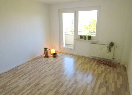 Wohnzimmer - 3 Zimmer Etagenwohnung zur Miete in Chemnitz