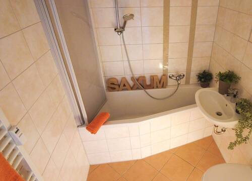 Bad mit Wanne - 