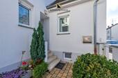 Aussen_DSC6063 - Einziehen und Wohlfühlen: Renoviertes Einfamilienhaus mit 3 Schlafzimmer, Terrasse & Stellplatz