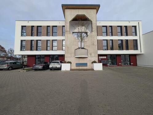 Bürogebäude von außen - ****Modern und repräsentativ *** helle Büroeinheit im I EG links (Lift vorhanden)