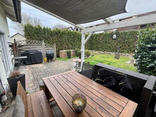 Terasse mit Überdachung Süden - Doppelhaushälfte mit 135,00 m&sup2; in Hettenshausen zum Kaufen