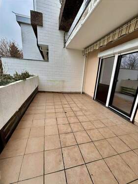 Blick auf den teilüberdachten Balkon - 