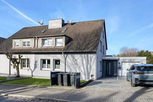 Ansicht Vorderseite - 5 Zimmer Doppelhaushälfte zum Kaufen in Bochum