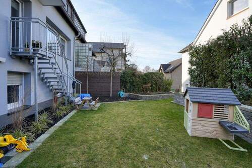 Blick in den Garten - Doppelhaushälfte mit 218,00 m&sup2; in Bochum zum Kaufen