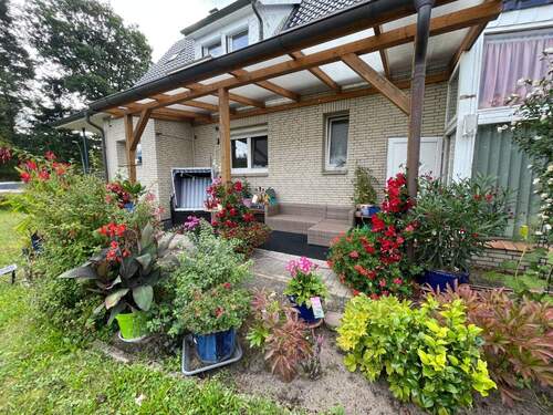 Überdachte Terrasse - 8 Zimmer Einfamilienhaus zum Kaufen in Hemsbünde