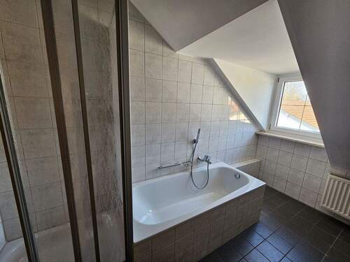 Bad - Etagenwohnung mit 68,50 m&sup2; in Unterneukirchen zur Miete