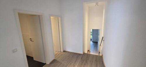 Flur Richtung Schlafzimmer - 