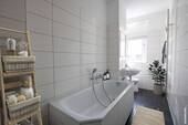 Beispielbild Badezimmer - Etagenwohnung mit 49,70 m&sup2; in Halle (Saale) zur Miete