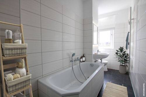 Beispielbild Badezimmer - Etagenwohnung mit 49,70 m&sup2; in Halle (Saale) zur Miete