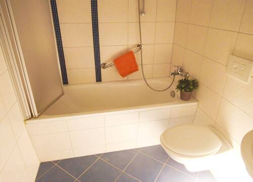 Bad mit Wanne - 