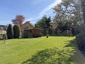 mit Gartenhäuschen - 