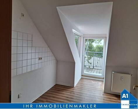 Küche - Gemütliche Dachgeschosswohnung mit Balkon im Osten der Stadt Halle (Saale)